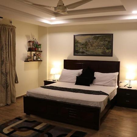 Elegant & Charming One Bed Apartment In Bahria Town Rawalpindi Exterior photo