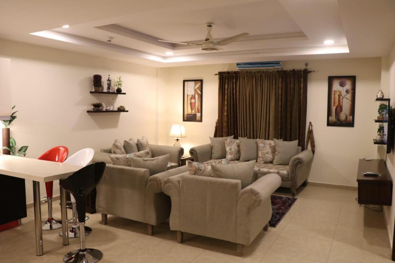 Elegant & Charming One Bed Apartment In Bahria Town Rawalpindi Exterior photo