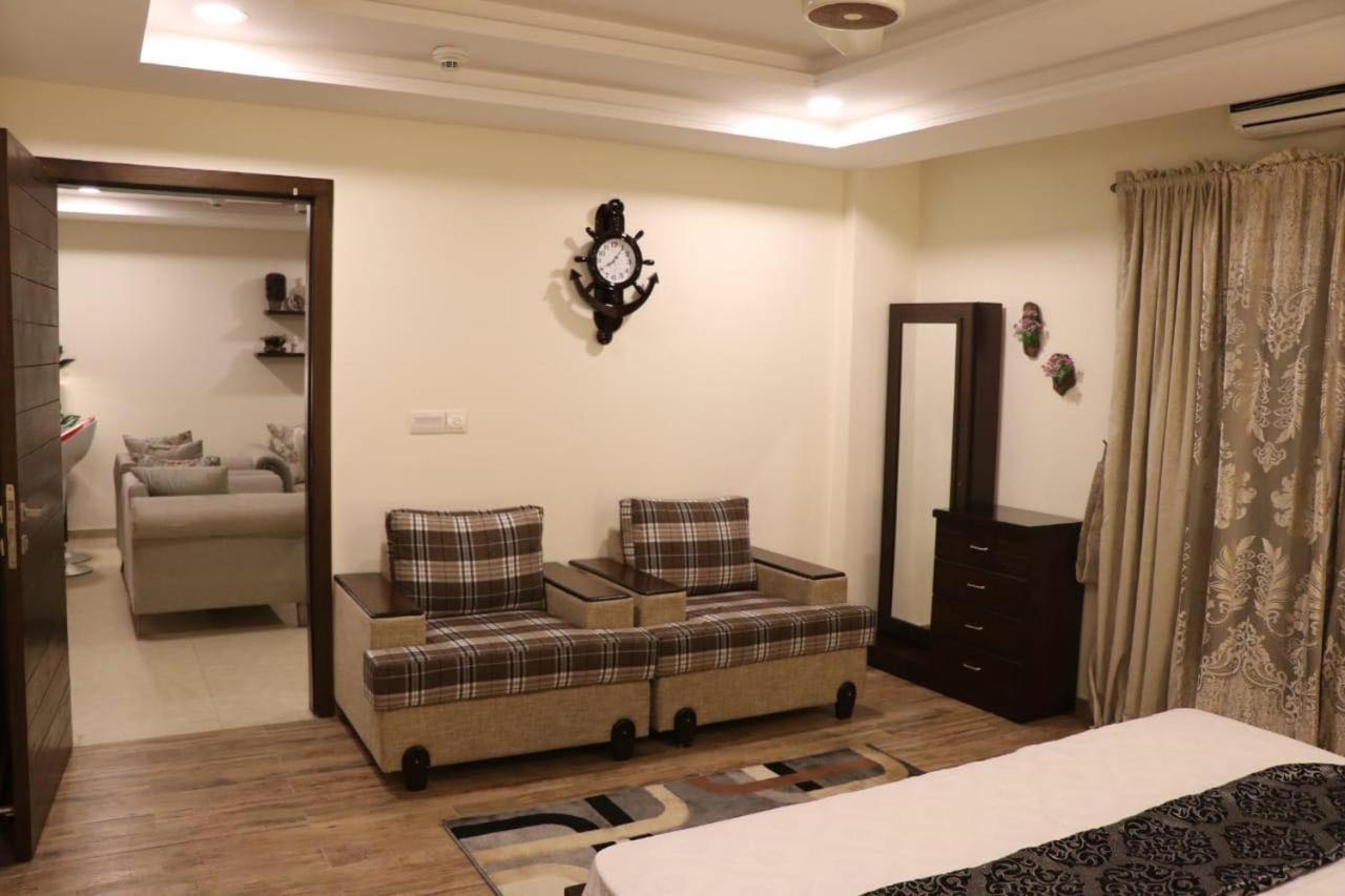 Elegant & Charming One Bed Apartment In Bahria Town Rawalpindi Exterior photo