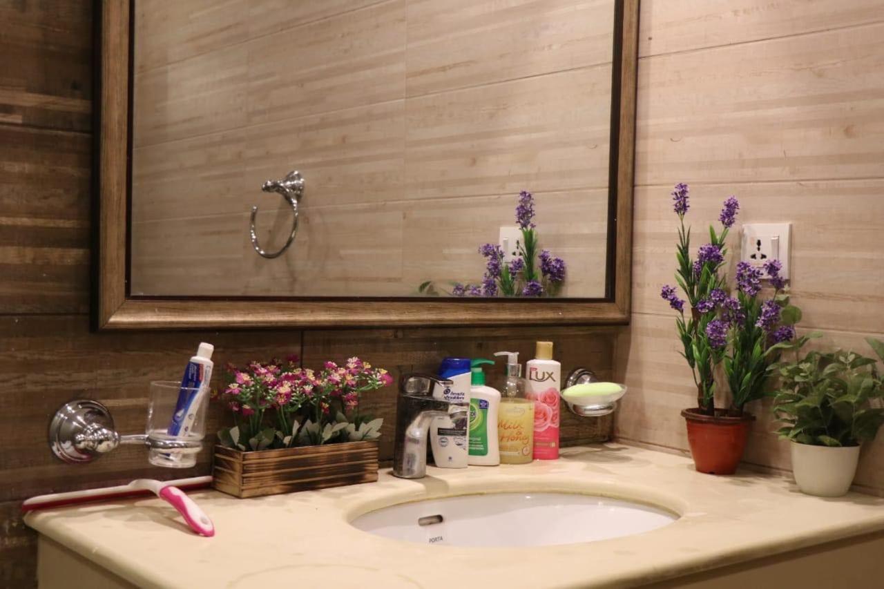Elegant & Charming One Bed Apartment In Bahria Town Rawalpindi Exterior photo