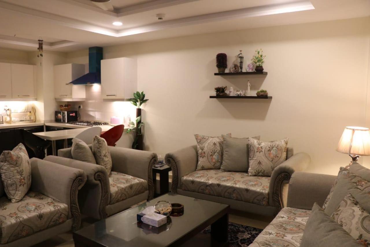 Elegant & Charming One Bed Apartment In Bahria Town Rawalpindi Exterior photo