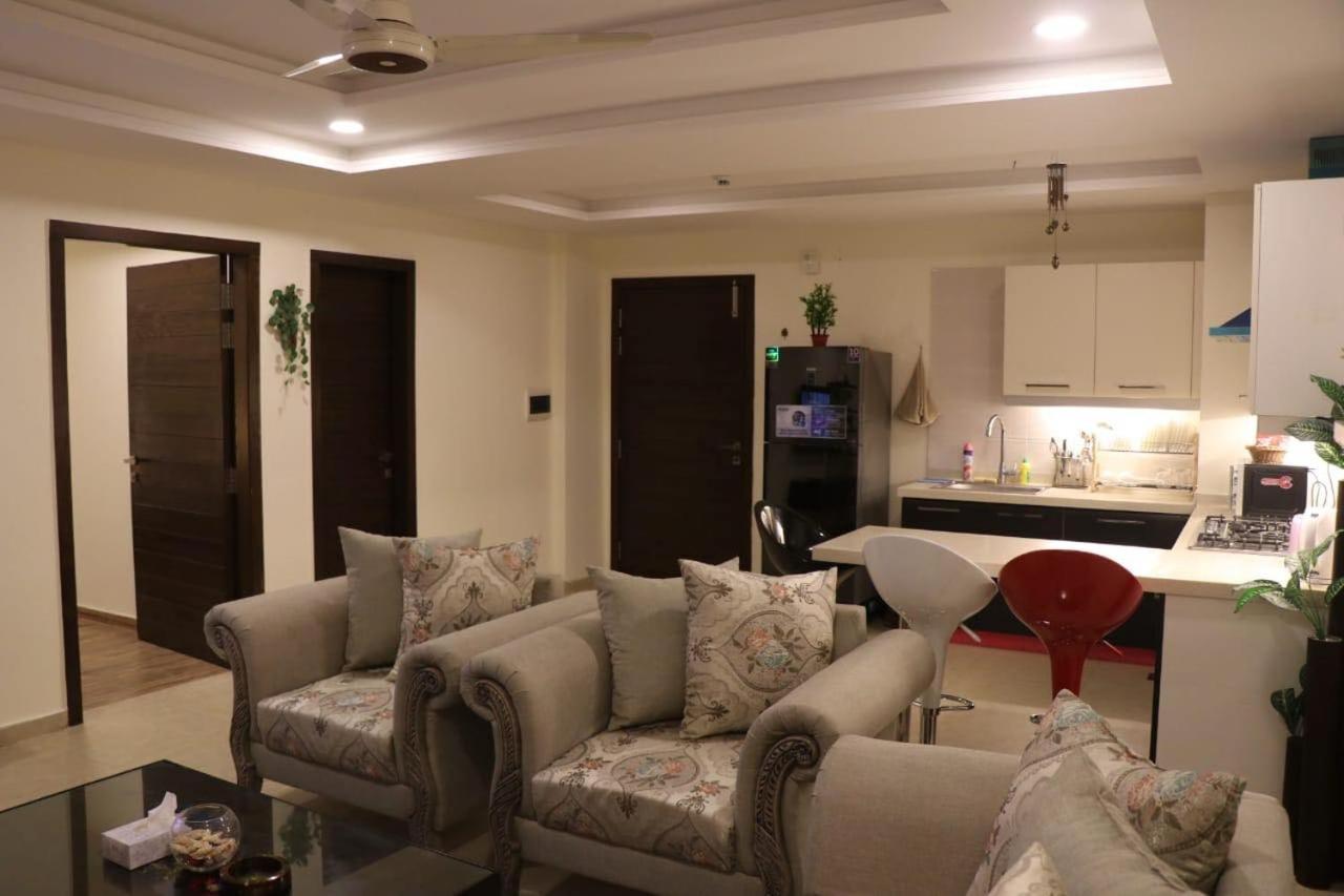 Elegant & Charming One Bed Apartment In Bahria Town Rawalpindi Exterior photo